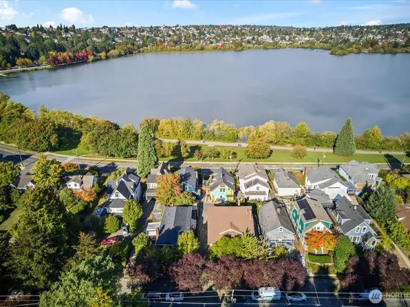 5833 Woodlawn Avenue N, Seattle, WA 98103