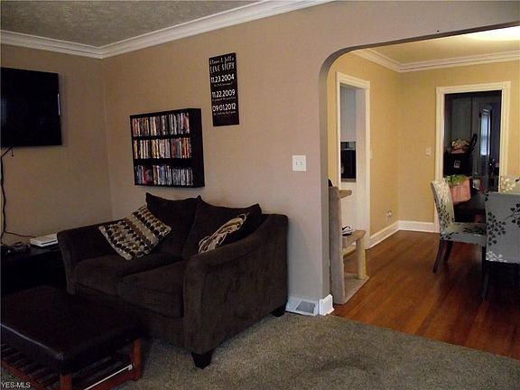 3rd image of 6313 Farnsworth Dr
