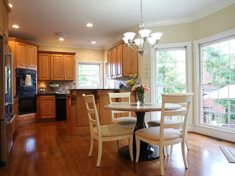 Kitchen with eat-in dining