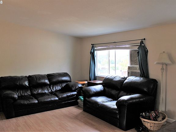 3rd image of 365 Monte Dr