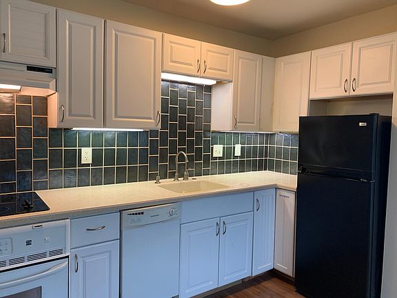 4th image of 2025 9th St #B