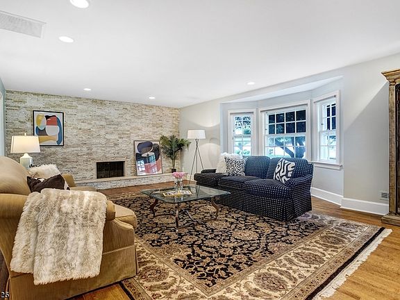 5th image of 130 Wyoming Ave