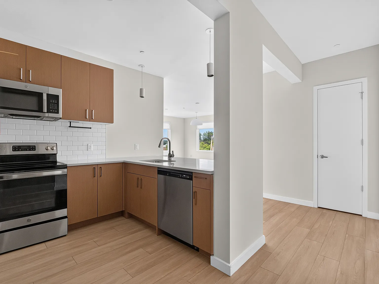 1008 South Ave — Photo 4