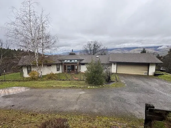 1751 Dragon Fly Ln, Ashland, OR 97520