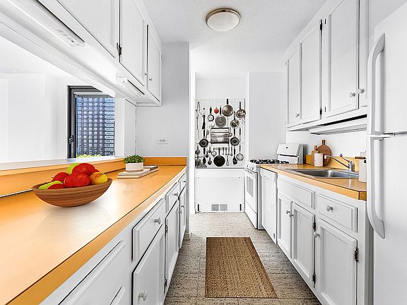 4th image of 531 Main St #904