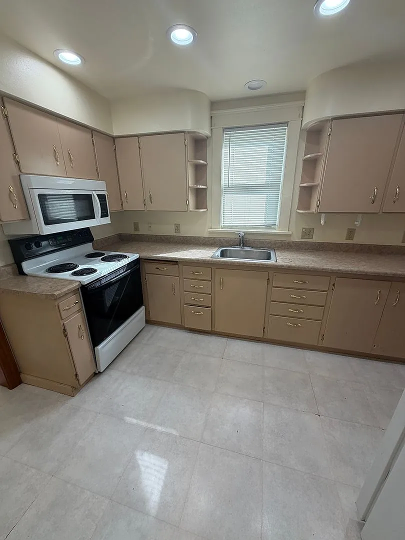 205 N 2nd Street — Photo 1
