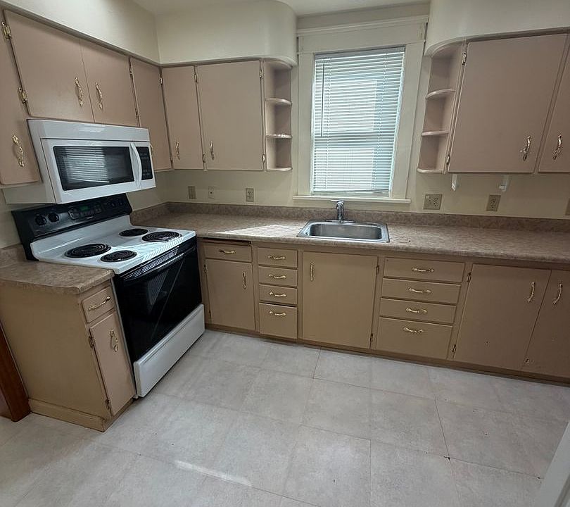 1st image of 205 N 2nd St