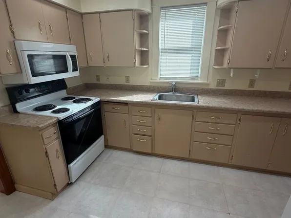 205 N 2nd St, Aberdeen City, SD 57401
