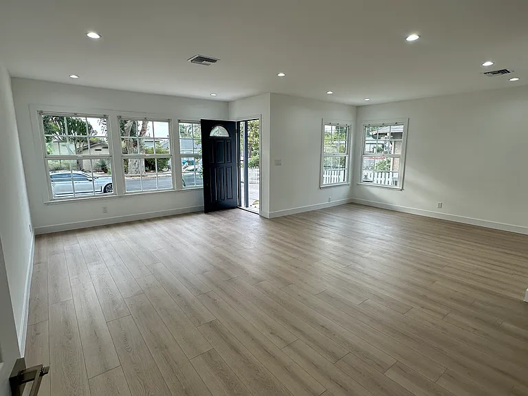 17735 Ludlow St — Photo 14