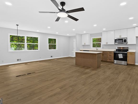 2nd image of 471 Mount Vista Rd