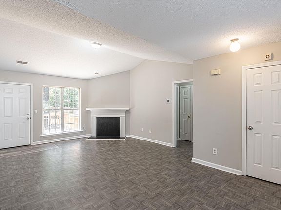 4th image of 208 Turning Leaf Dr