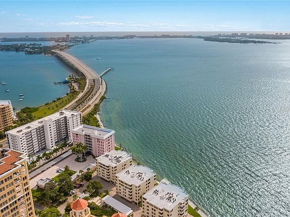 4th image of 97 Sunset Dr APT 301