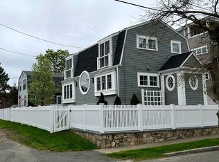 32 Roseneath Ave, Newport, RI 02840