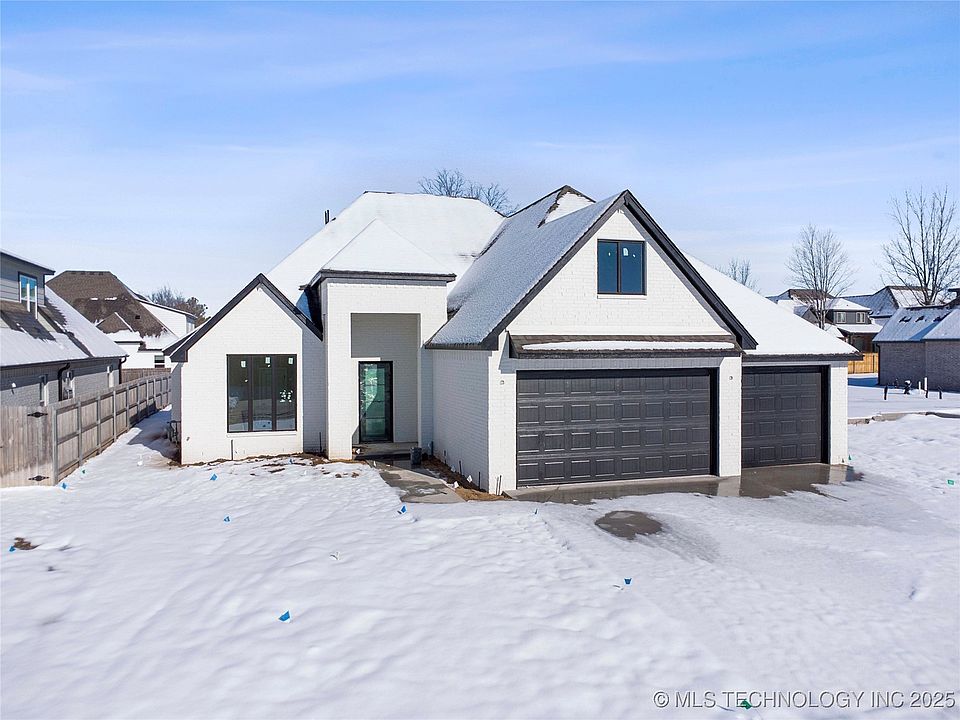 2nd image of 4104 W Albuquerque Pl