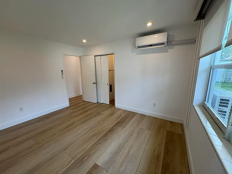 1032 NE 16th Ter — Photo 27