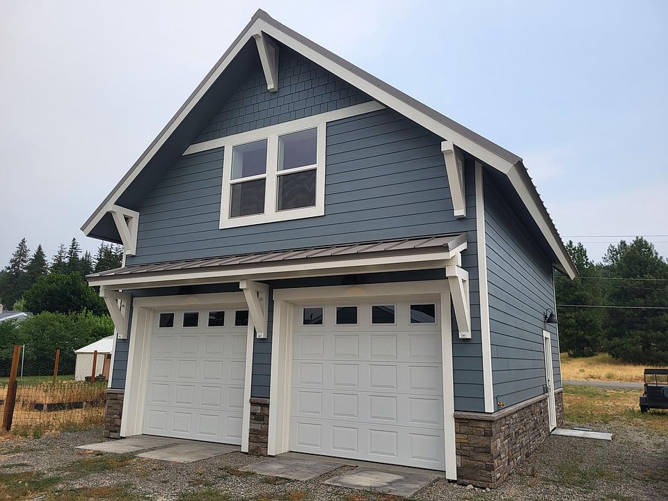 Living space on 2nd floor; garage storage space on 1st floor; tenant entrance at right side.