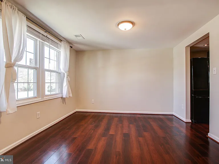 6324 Lightburn Ct — Photo 4
