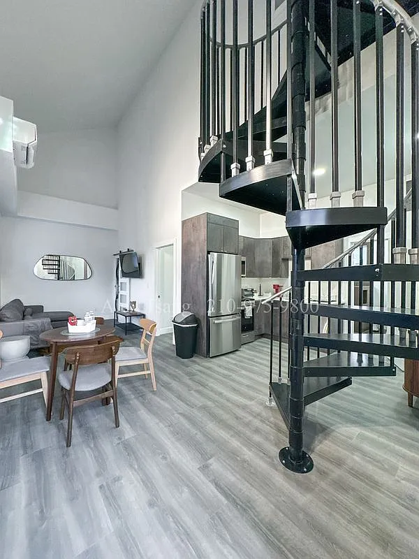 2 bed, 2.0 bath, 1168 sqft, $2,200 — Photo 2