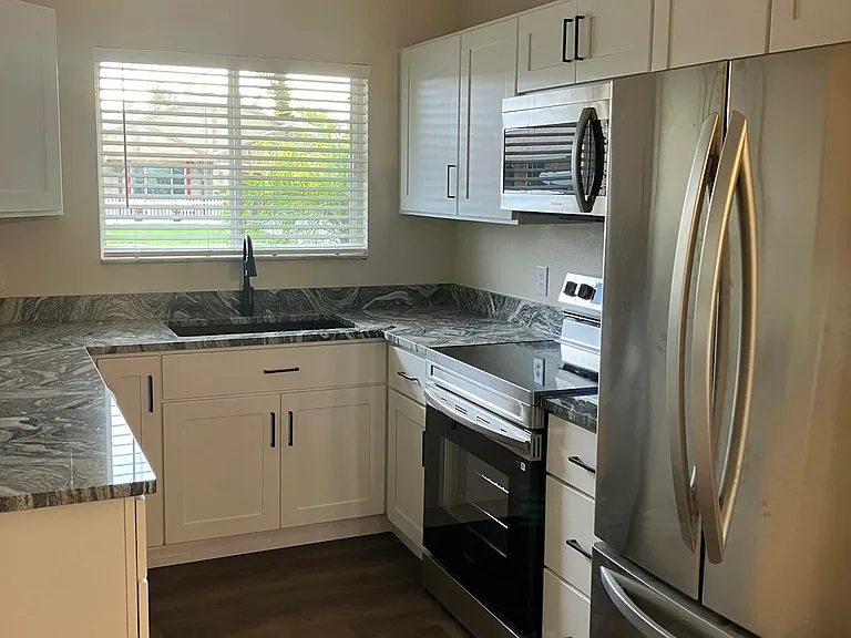 7570 Berwick St — Photo 11