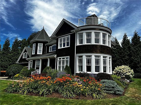 2nd image of 74 Bayberry Rd