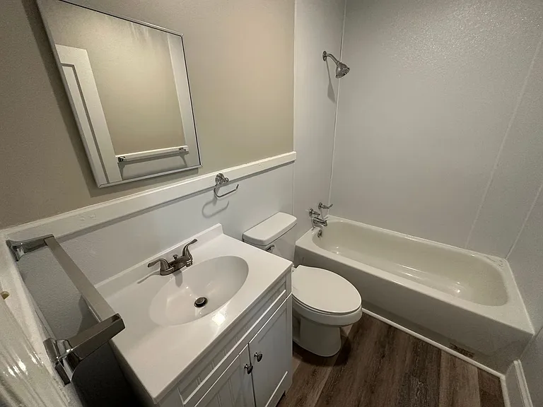 449 Stanley Ave — Photo 4
