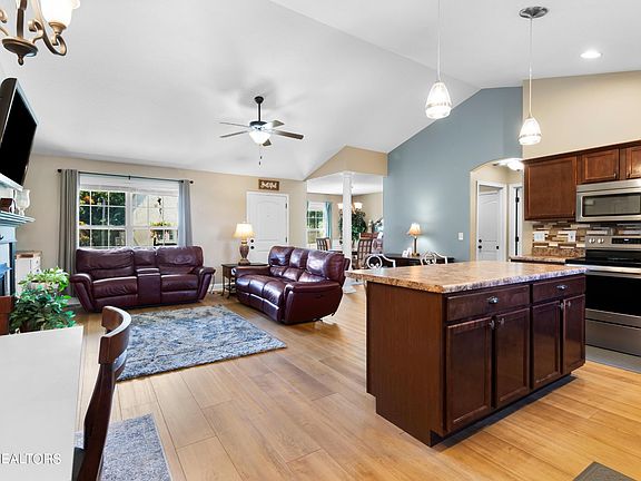 4th image of 3817 High View Ln