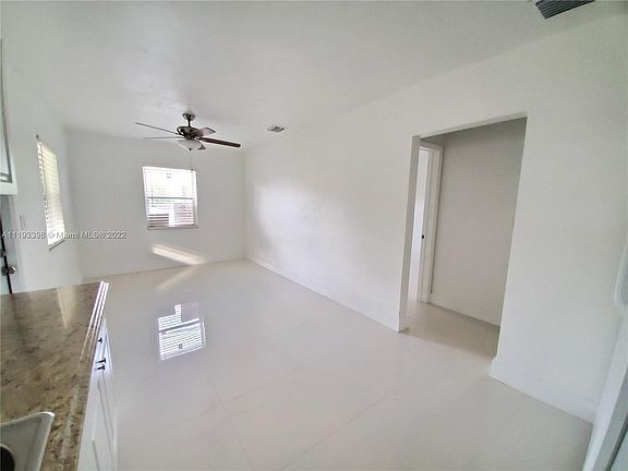 4th image of 320 NW 83rd St #320