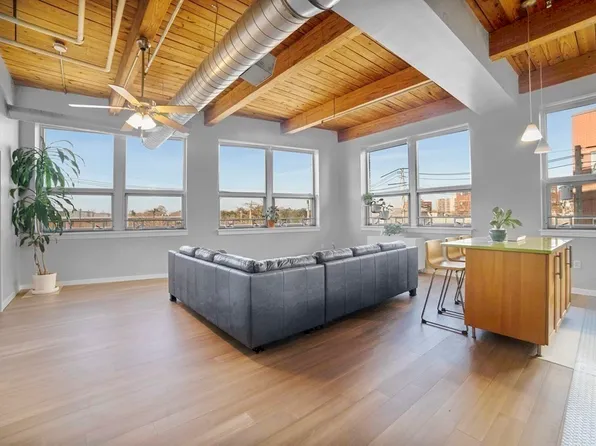 118 Holmes St Unit 201, Quincy, MA 02171