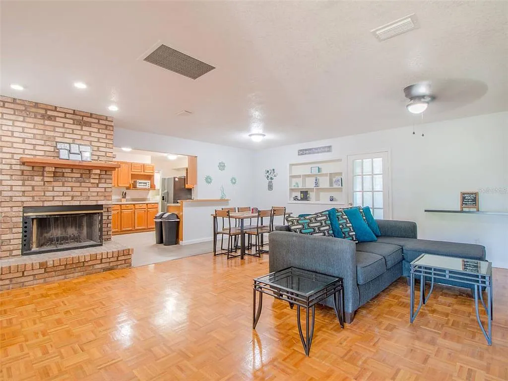 4 bed, 2.0 bath, 1786 sqft, $3,600 — Photo 3