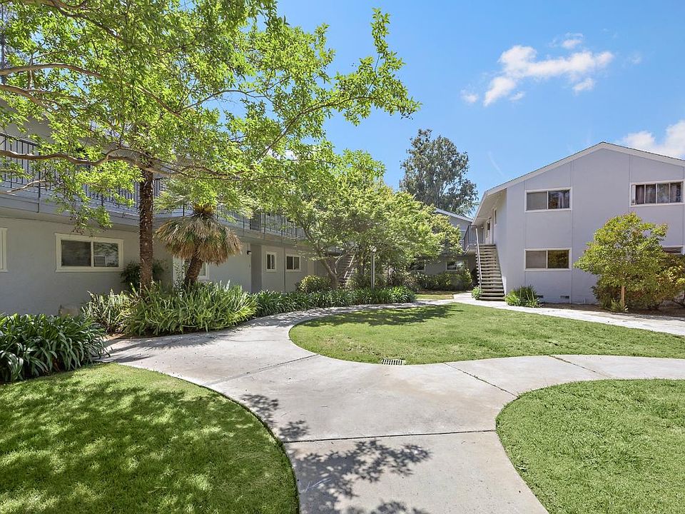 1st image of 14245 Lora Dr APT 10