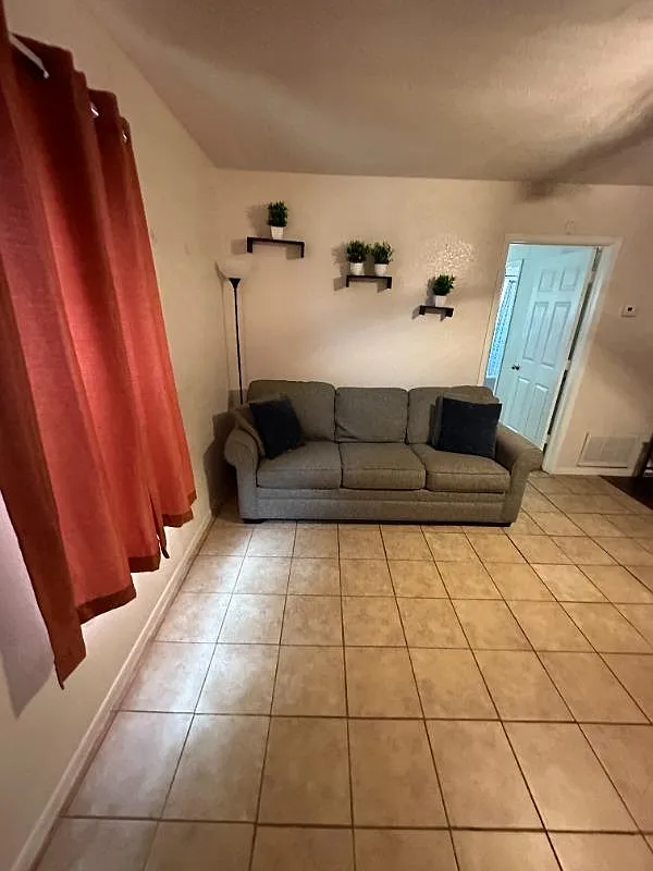 1 bed, 500 sqft, $600 — Photo 1