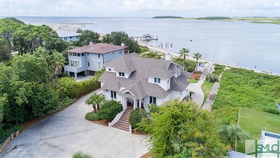 Welcome home to 1619 C Chatham Avenue ..... Steps to the beach!