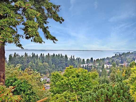Beautiful Bluff Views of the Olympics and Puget Sound