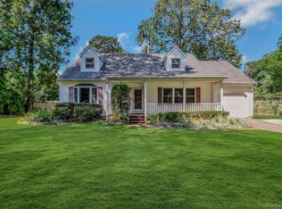 7 Garden Dr, Stony Brook, NY 11790