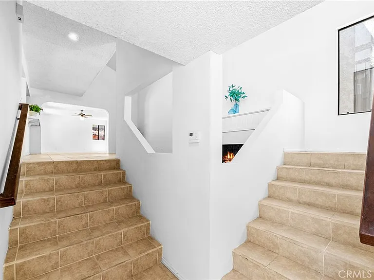 1407 Lakeside Ln — Photo 10