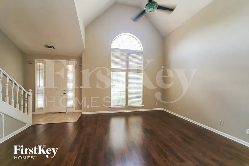 Building Photo - 10432 Kensington Cir