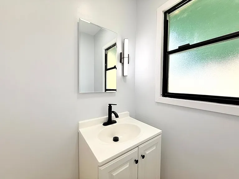 6130 Whitsett Avenue — Photo 27