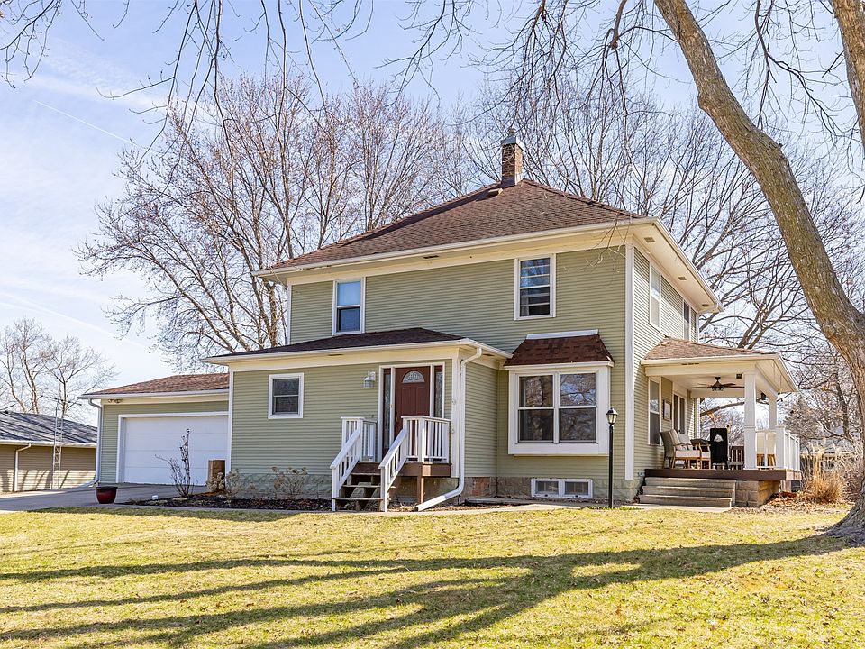 1st image of 200 E 9th St