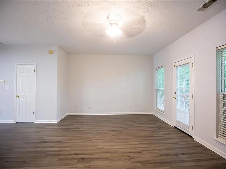 649 Kenridge Dr — Photo 11