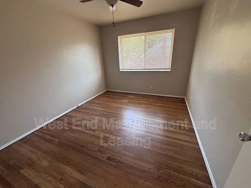 2 bed, 1.0 bath, $995 — Photo 4