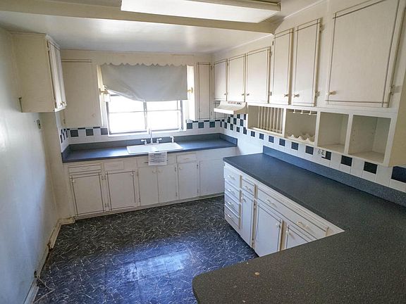 5th image of 636 Edgewood Ave W