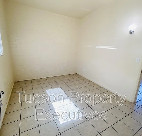 240 W Sahuaro St #16 — Photo 10
