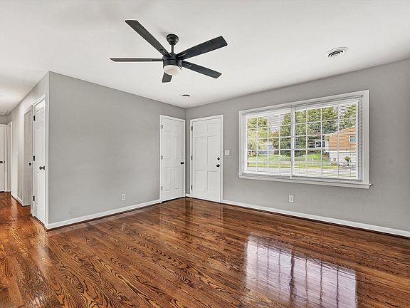 5th image of 2132 Bainbridge Dr
