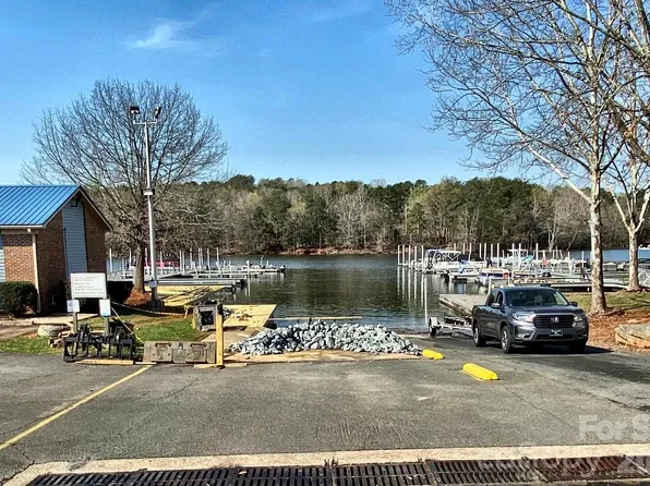 118 Eagle Dr, New London, NC 28127