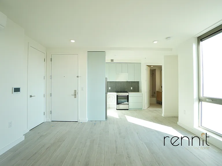 33 Little Nassau St #908 — Photo 1