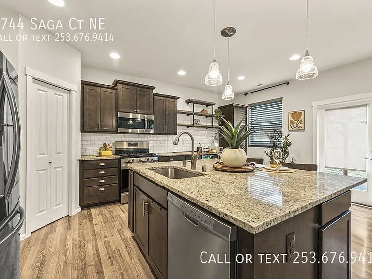 2744 Saga Ct NE — Photo 4