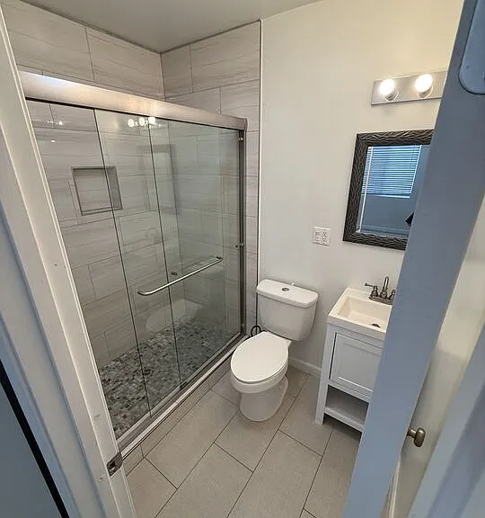 2922 S Budlong Ave #7 — Photo 3