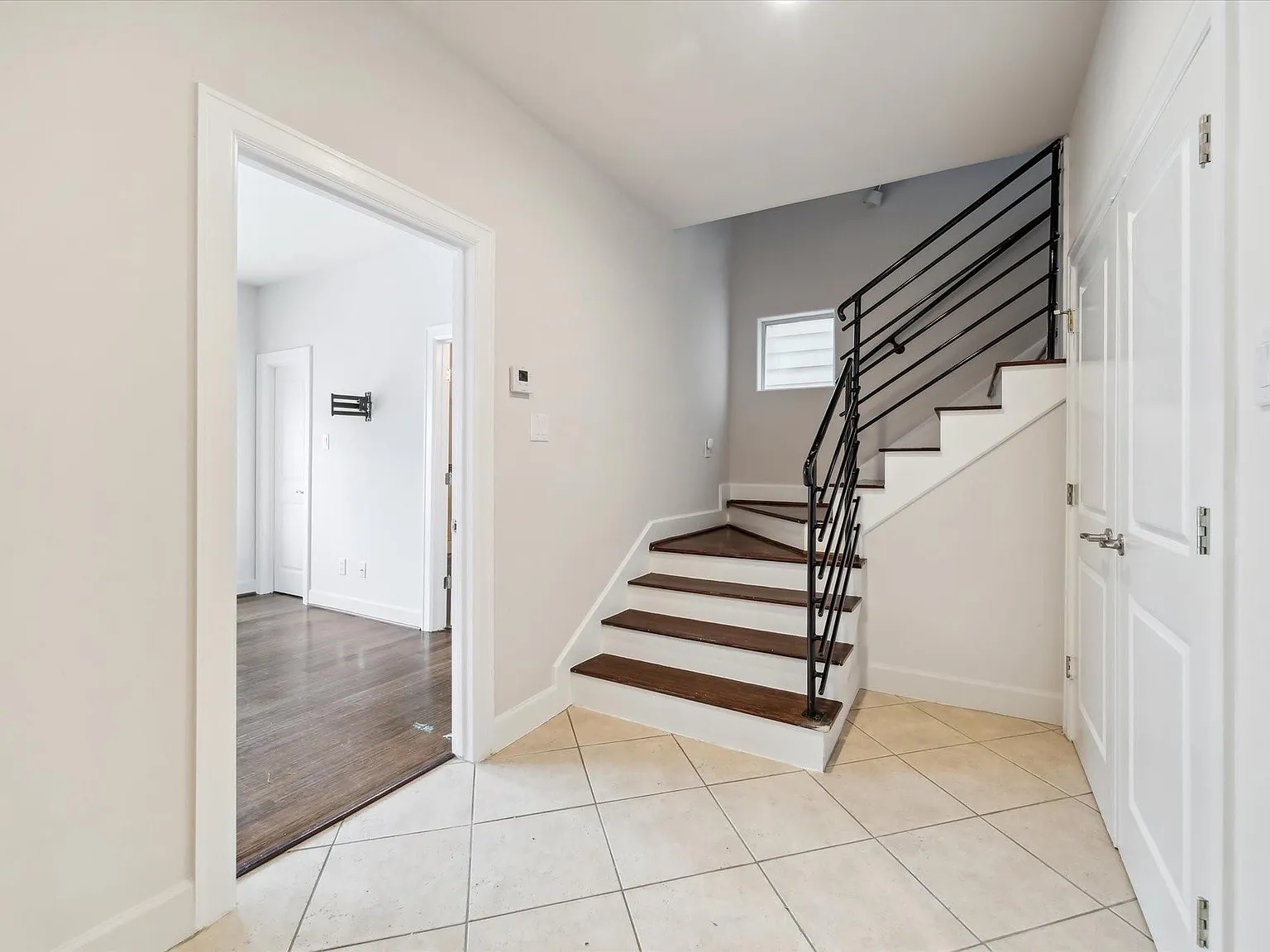 3 bed, 3.0 bath, 1988 sqft, $3,000 — Photo 4