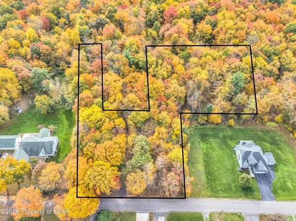 3 Fairground Rd, Dallas, PA 18612
