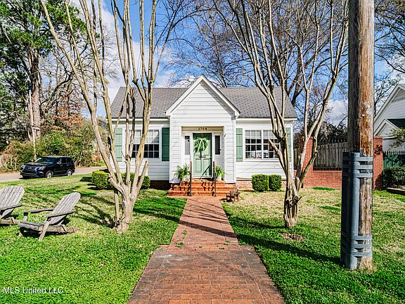 2nd image of 1704 Laurel St